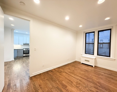 410 Eastern Parkway - Photo Thumbnail 5