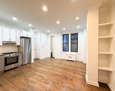 410 Eastern Parkway - Photo Thumbnail 3