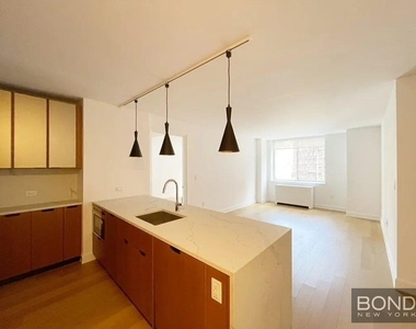 East 54th Street - Photo Thumbnail 7