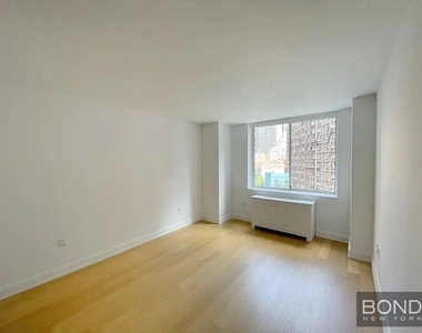 East 54th Street - Photo Thumbnail 6