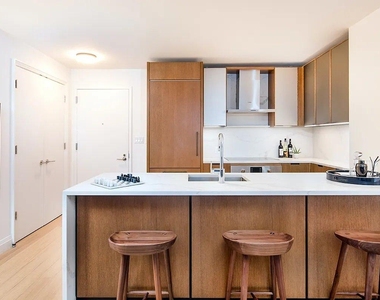 East 54th Street - Photo Thumbnail 5