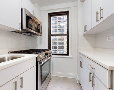 East 38th Street - Photo Thumbnail 3