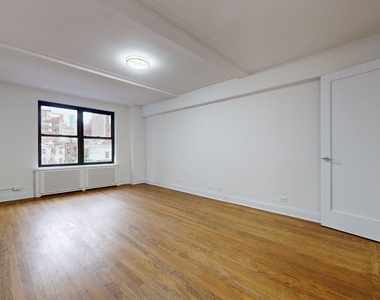 East 38th Street - Photo Thumbnail 4