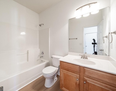 715 Moonlight Way - Photo Thumbnail 10