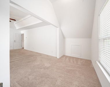 715 Moonlight Way - Photo Thumbnail 32