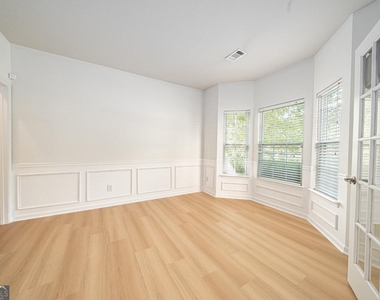 715 Moonlight Way - Photo Thumbnail 6