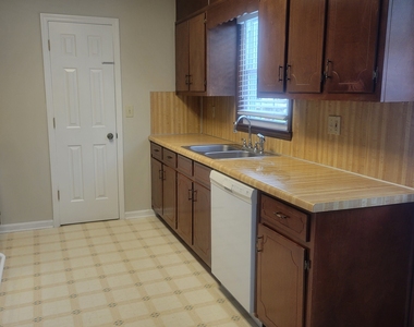 488 Slew Avenue - Photo Thumbnail 7
