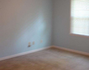488 Slew Avenue - Photo Thumbnail 6
