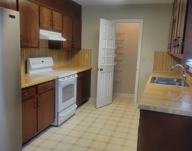488 Slew Avenue - Photo Thumbnail 8