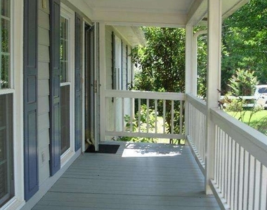 488 Slew Avenue - Photo Thumbnail 2