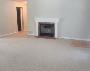 488 Slew Avenue - Photo Thumbnail 4