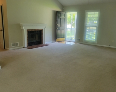 488 Slew Avenue - Photo Thumbnail 5
