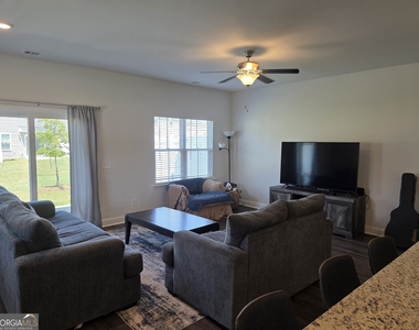 541 Governor Treutlen Circle - Photo Thumbnail 6