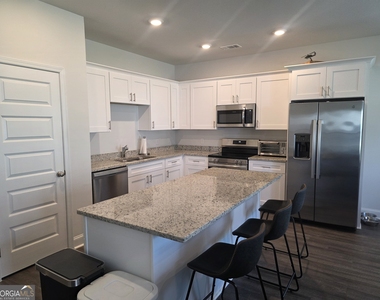 541 Governor Treutlen Circle - Photo Thumbnail 9