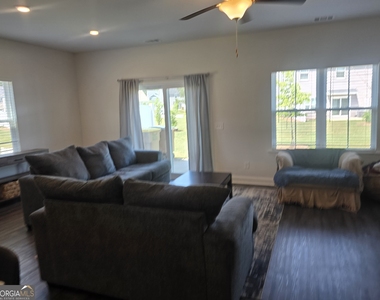 541 Governor Treutlen Circle - Photo Thumbnail 4