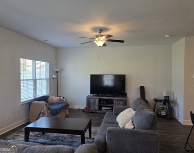 541 Governor Treutlen Circle - Photo Thumbnail 3