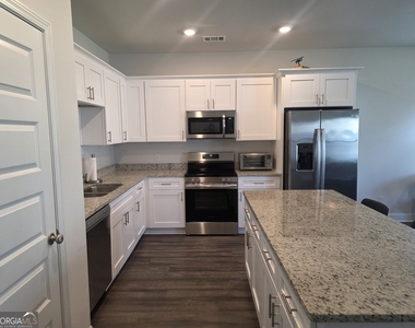 541 Governor Treutlen Circle - Photo Thumbnail 10