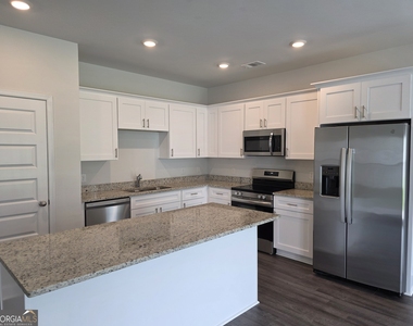 541 Governor Treutlen Circle - Photo Thumbnail 10
