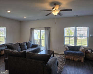 541 Governor Treutlen Circle - Photo Thumbnail 5