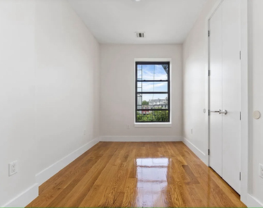 751 Dekalb Avenue - Photo Thumbnail 7