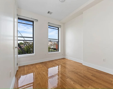 751 Dekalb Avenue - Photo Thumbnail 8