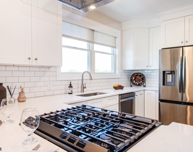 246 Main St - Photo Thumbnail 10