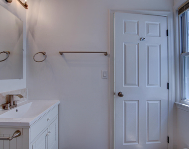 19 Bayview Avenue - Photo Thumbnail 24