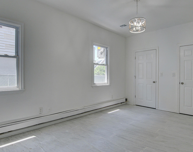 19 Bayview Avenue - Photo Thumbnail 27