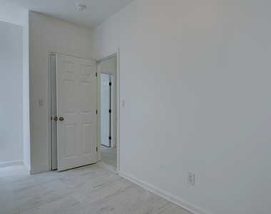 19 Bayview Avenue - Photo Thumbnail 21