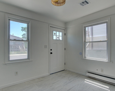 19 Bayview Avenue - Photo Thumbnail 6
