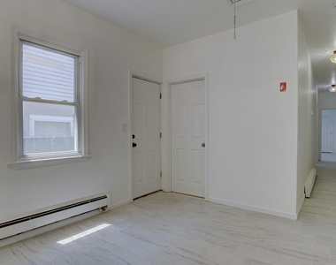 19 Bayview Avenue - Photo Thumbnail 17