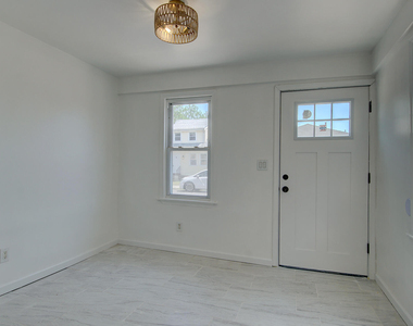 19 Bayview Avenue - Photo Thumbnail 7