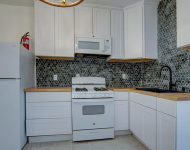 19 Bayview Avenue - Photo Thumbnail 13
