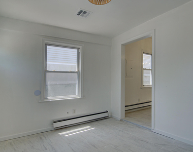 19 Bayview Avenue - Photo Thumbnail 9