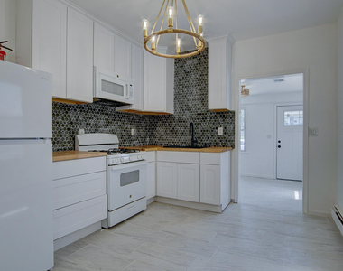 19 Bayview Avenue - Photo Thumbnail 11