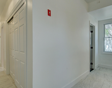 19 Bayview Avenue - Photo Thumbnail 15