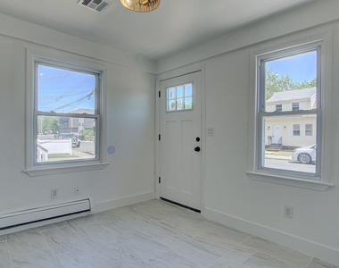 19 Bayview Avenue - Photo Thumbnail 8