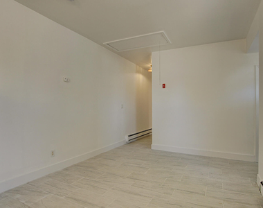 19 Bayview Avenue - Photo Thumbnail 13