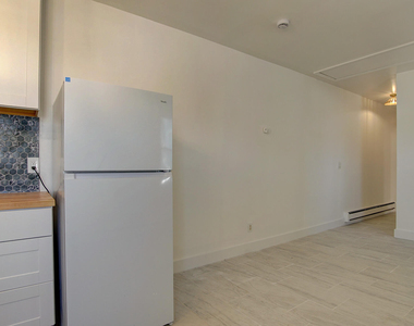 19 Bayview Avenue - Photo Thumbnail 12