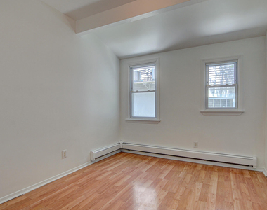 19 Bayview Avenue - Photo Thumbnail 18