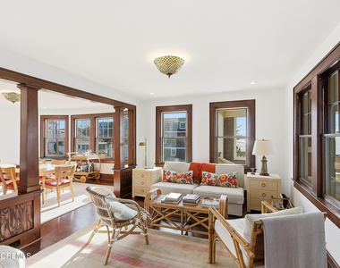 600 N Bayview Avenue - Photo Thumbnail 3