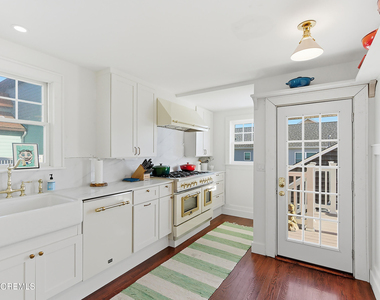 600 N Bayview Avenue - Photo Thumbnail 4