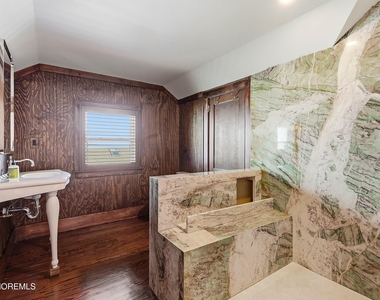 600 N Bayview Avenue - Photo Thumbnail 12