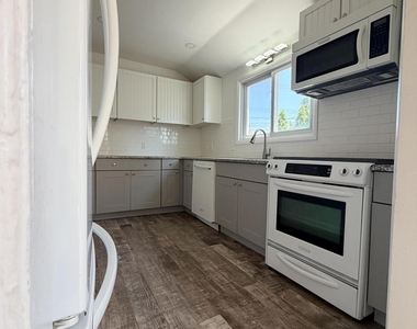 44 Norwood Avenue - Photo Thumbnail 6