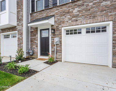 9 Foxwood Drive - Photo Thumbnail 2