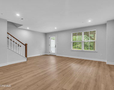 9 Foxwood Drive - Photo Thumbnail 4