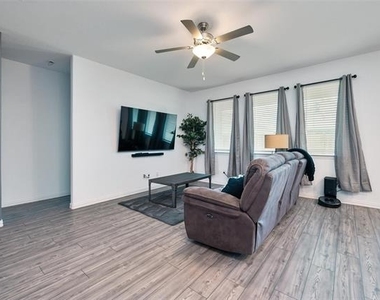 635 Beltrand Lane - Photo Thumbnail 7