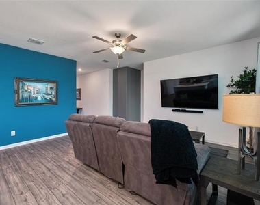 635 Beltrand Lane - Photo Thumbnail 6