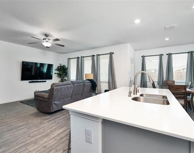 635 Beltrand Lane - Photo Thumbnail 8