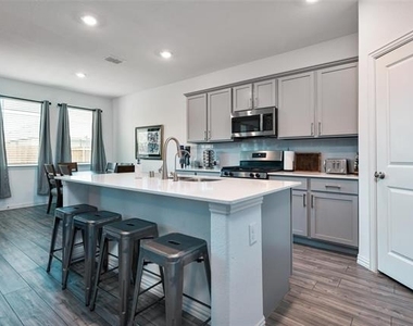 635 Beltrand Lane - Photo Thumbnail 2